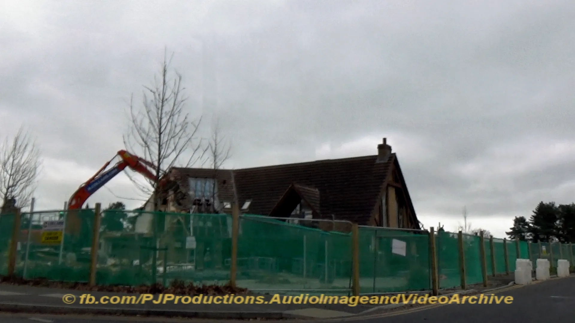 28/02/03 Heatherwood Demolition Commences Already Demolished